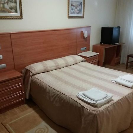 Hotel 2 De Mayo 2 Xinzo de Limia Ngoại thất bức ảnh