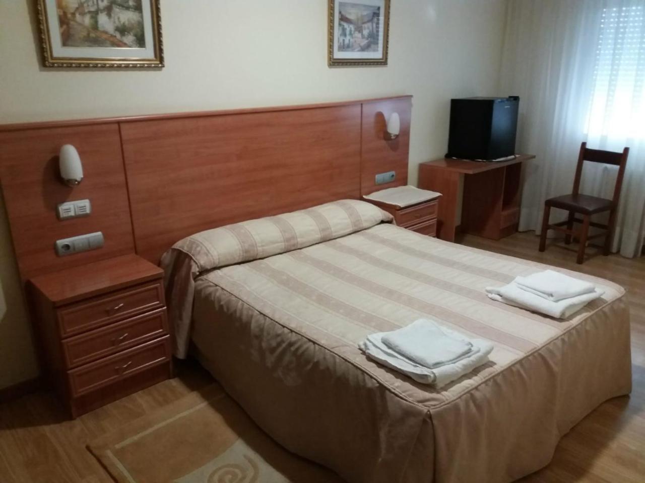 Hotel 2 De Mayo 2 Xinzo de Limia Ngoại thất bức ảnh